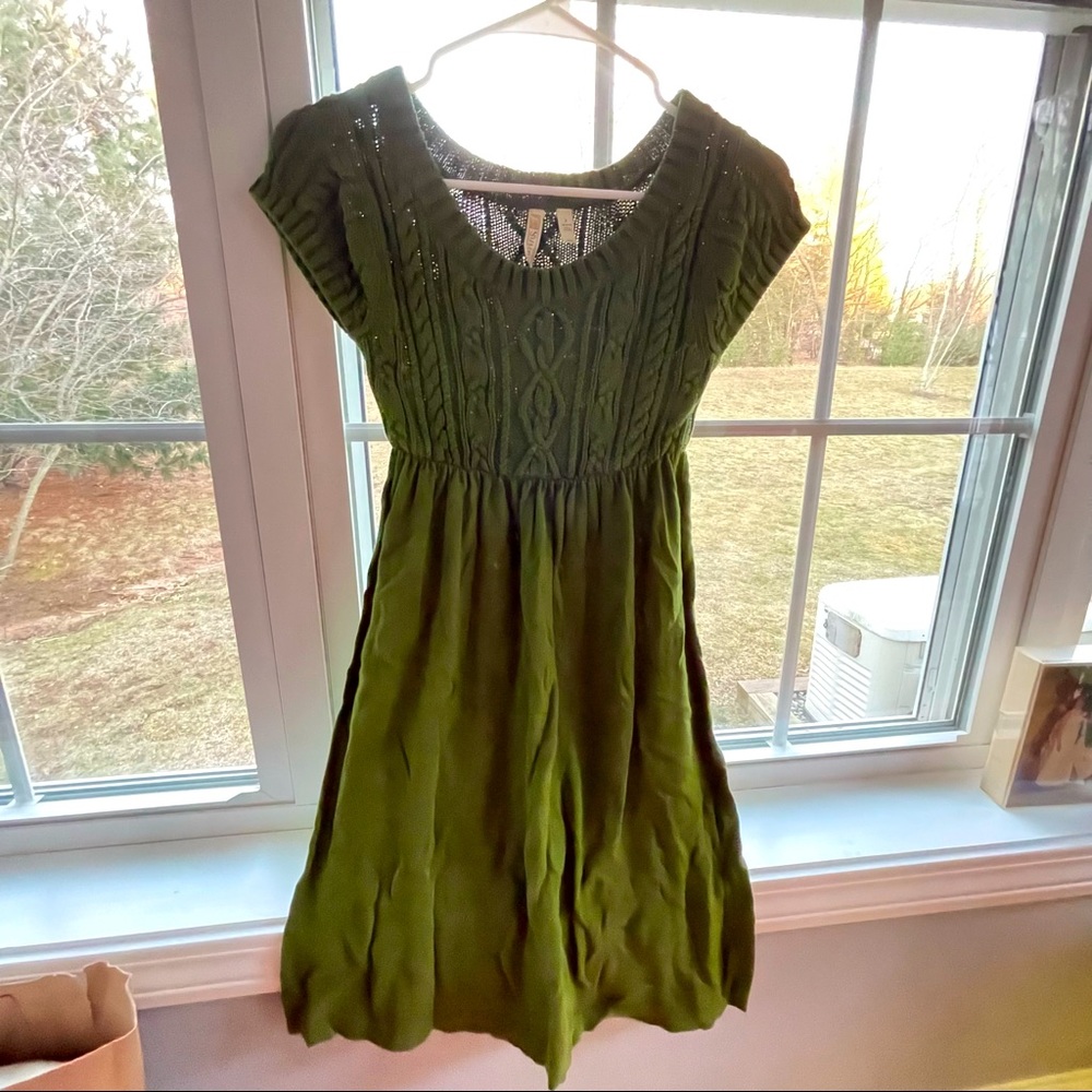 Green cotton short sleeved dress (small)